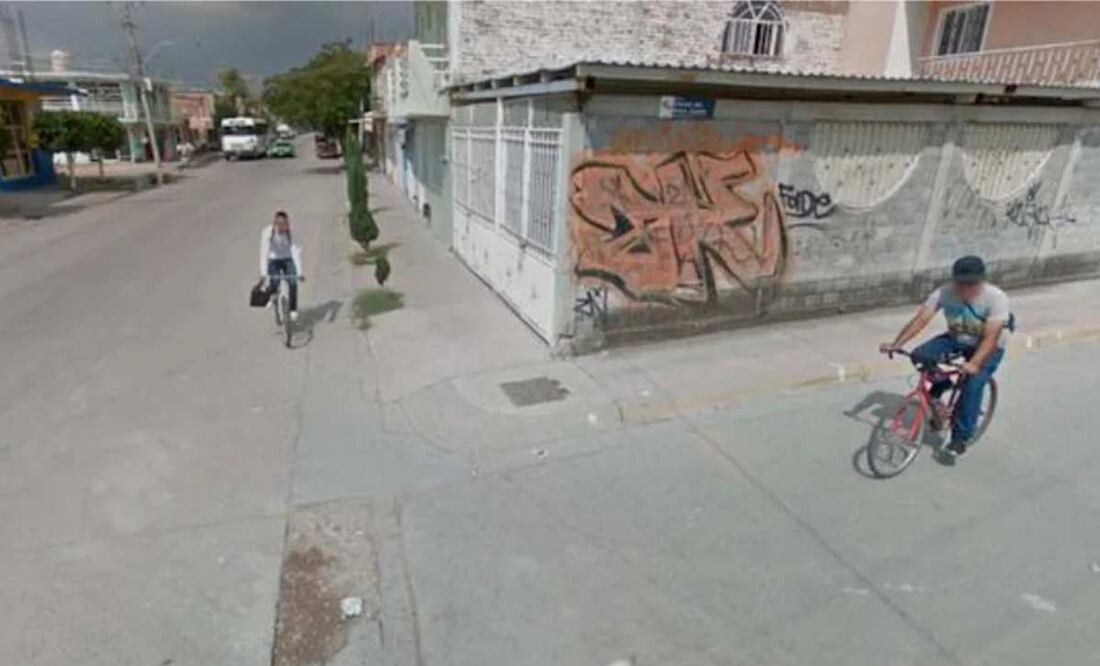 Por medio de la versión Google Street View, se registró un cómico choque de bicicletas