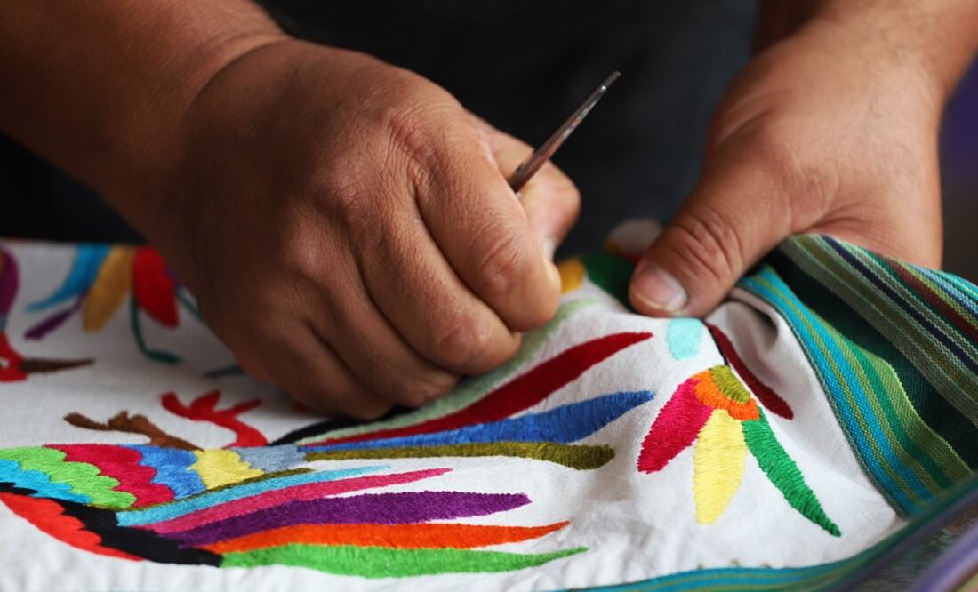 Embroidery is a traditional and an economic activity in Mexico - Photo: Berenice Fregoso/EL UNIVERSAL