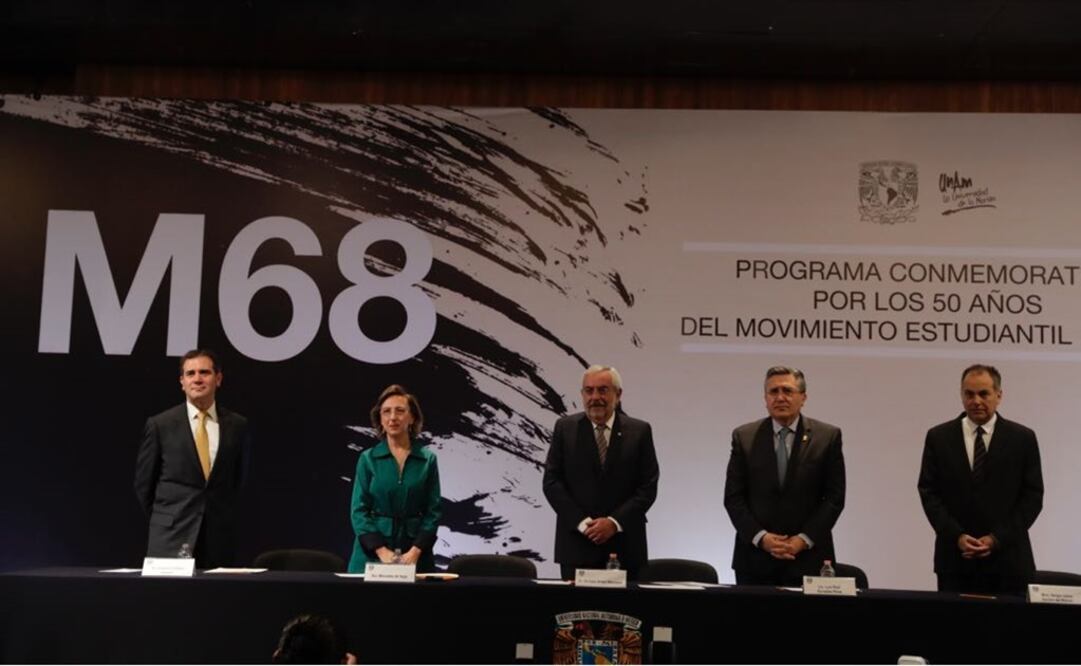 Lorenzo Córdova; Mercedes de la Vega, directora del AGN; Enrique Graue, rector de la UNAM; Luis Raúl González Pérez, presidente de la CNDH; el maestro Sergio Jaime Rochin. (FOTO: Luis Cortes. EL UNIVERSAL)