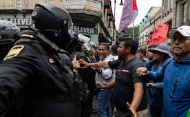 Padres de los 43 normalistas respaldan a la CNTE tras choque con policías en CDMX; piden respeto a la libre manifestación