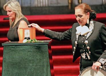 Alberto Aguilera jr. hace fila para ver a Juan Gabriel