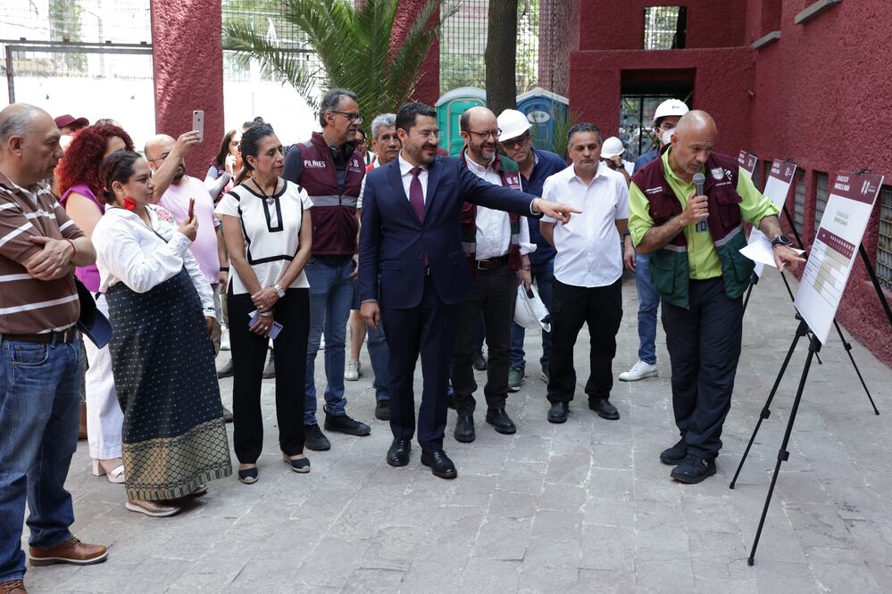 Martí Batres superviso las obras de El Parián Foto Especial