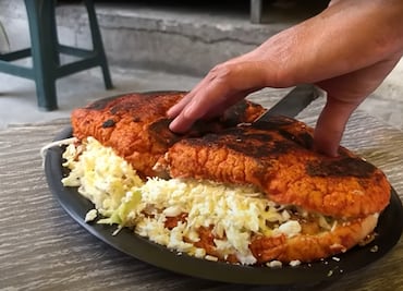 Atrévete a probar estos antojitos gigantes en Azcapotzalco