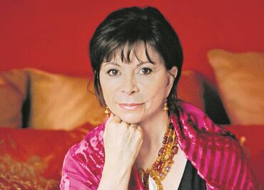 Isabel Allende celebra con nuevo libro y nuevo amor