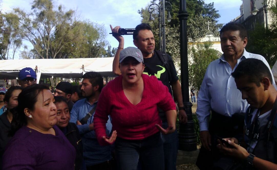 Paloma identifica a la mujer de rosa como una de sus agresoras. (Foto: Cortesía de Paloma Ruiz)