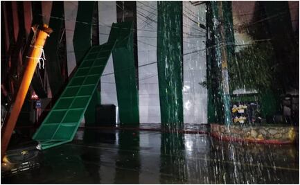 Colapsa estructura del estadio "Agustín Coruco Díaz" por las fuertes lluvias en Morelos