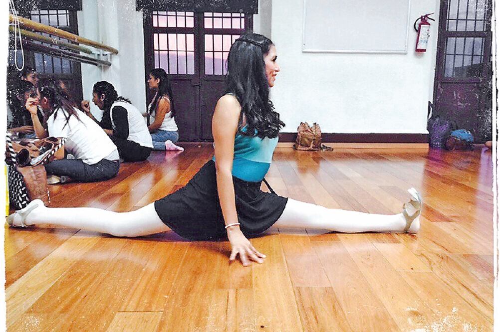 Brenda Yuritzi presentó en Cracovia un proyecto en el que expone las diferentes líneas que puede formar el cuerpo humano. Foto:TOMADA DE FACEBOOK