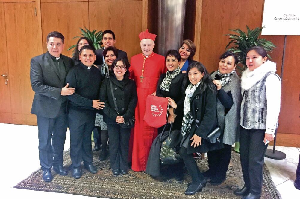 Mexicanos que viajaron a Roma felicitaron al nuevo cardenal Carlos Aguiar (ANDRÉS BELTRAMO. NOTIMEX)