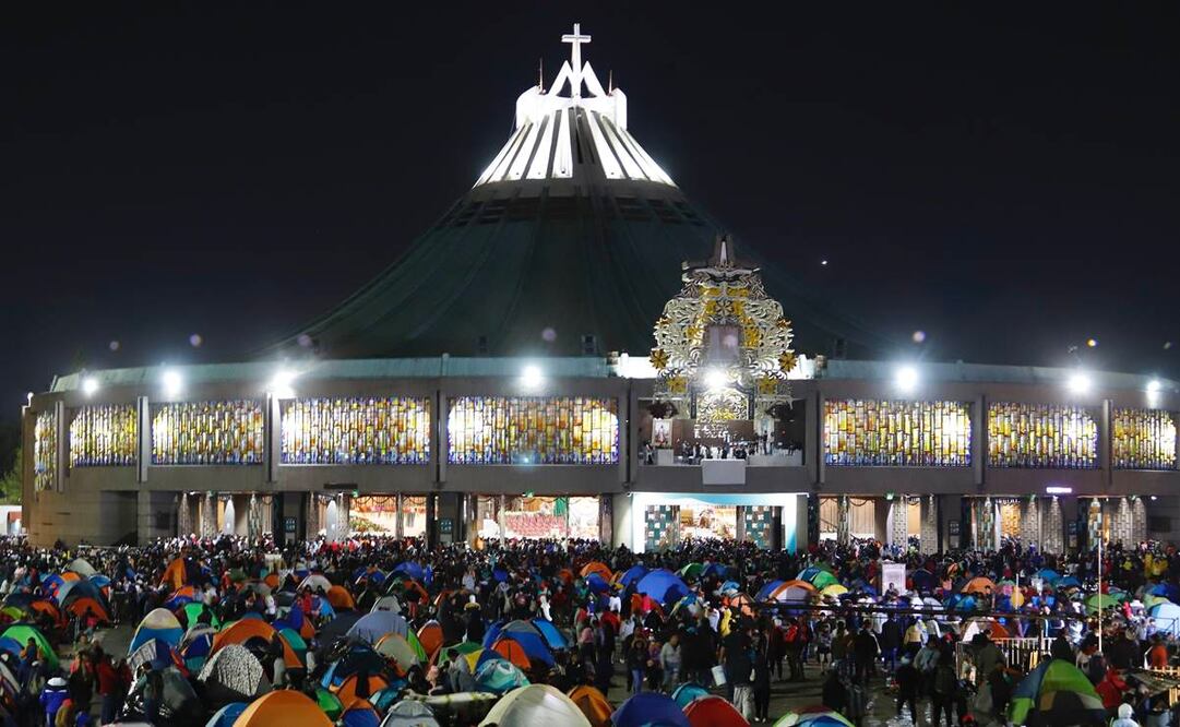 Tras dos años de restricciones sanitarias y con miles de creyentes, realizan misa de las mañanitas en Basílica de Guadalupe