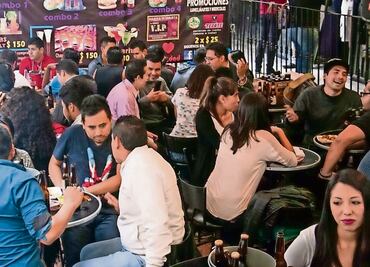 ¿Tomar alcohol vuelve más atractivas a las personas? Esto dice la ciencia