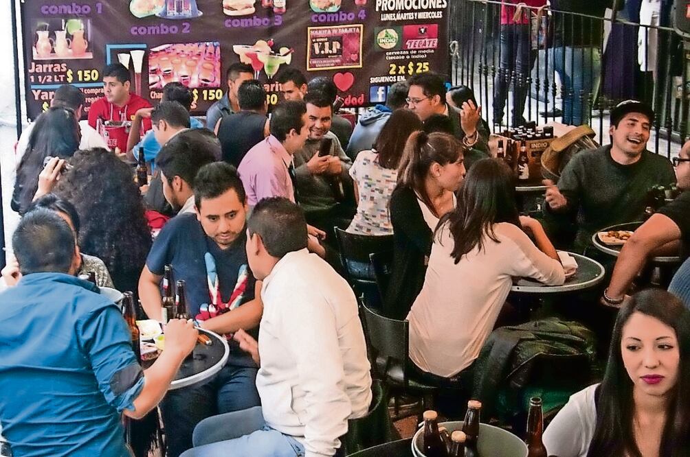 Empresarios aseguran que implementan acciones para incentivar a los clientes al autocuidado, como no conducir alcoholizado. Foto: Archivo Cuartoscuro