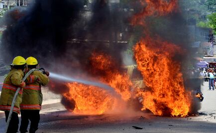 Incendian camioneta en un puente de Tlapa