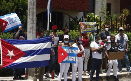 Cubanos residentes en Mérida protestan frente a consulado; exigen cesen ataques contra civiles