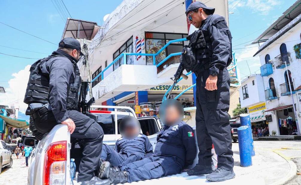 Los policías fueron detenidos por su posible vinculación con el crimen organizado.(14/08/2025). Foto: Especial