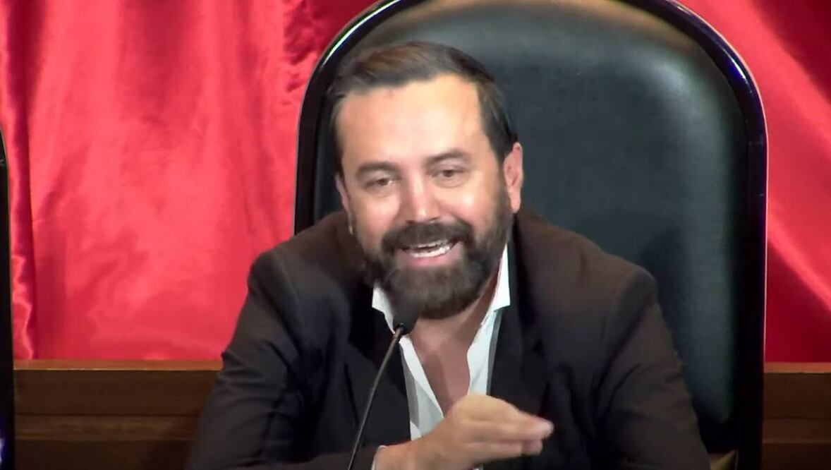 Arturo Ávila, vocero de los diputados de Morena afirmó durante la conferencia de prensa de este 19 de noviembre del 2024, que la oposición miente. Foto: Captura de video