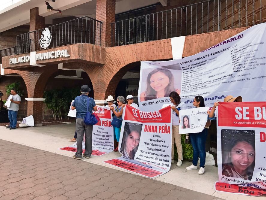 Familiares protestaron frente al ayuntamiento de Coacalco.. Foto: Rebeca Jiménez / EL UNIVERSAL