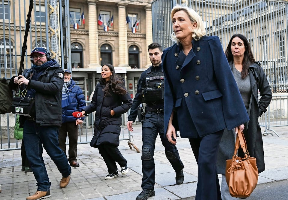 La presidenta del grupo parlamentario del partido de ultraderecha francés Agrupación Nacional (RN), Marine Le Pen, en París, el martes pasado. Foto: Bertrand Guay / AFP