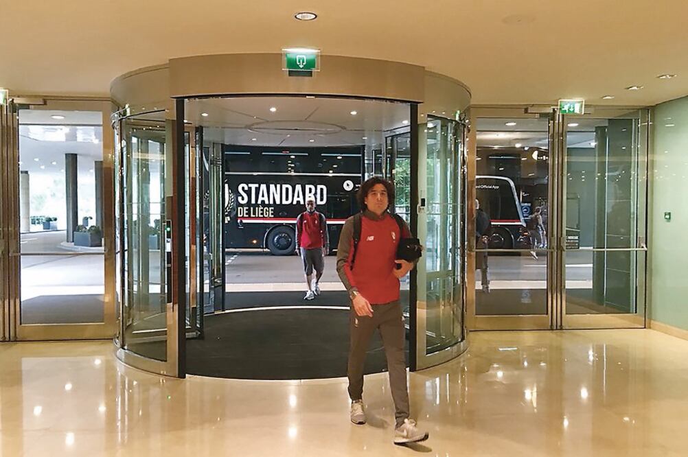 Los rumores de su posible traspaso al Napoli de Italia continúan. (TWITTER)