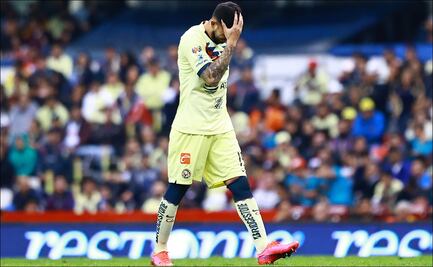 Aficionados del América revientan a Emanuel Aguilera