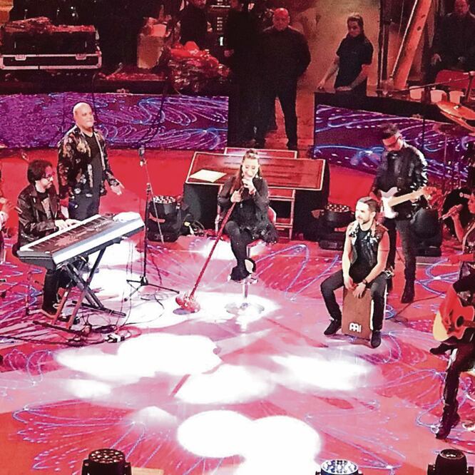 La cantante interpretó sus éxitos rodeada de un grupo de músicos en el palenque de la Feria Estatal de León 2019. HUMBERTO MONTOYA. EL UNIVERSAL