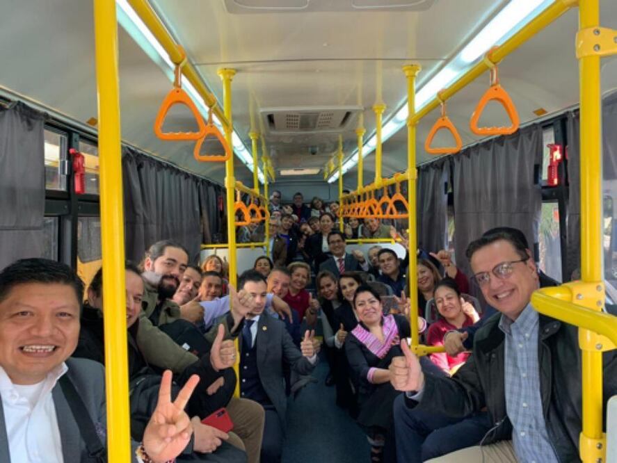 Los legisladores se trasladan a otro punto ante el bloqueo campesino en San Lázaro