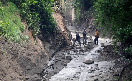 Corriente arranca casa en Jilotzingo; lo que era el patrimonio que le heredaría a sus hijas ahora es sólo fango