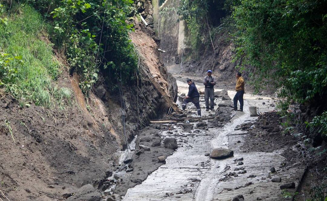 Lo que era el patrimonio que le heredaría a sus hijas no hay nada, sólo fango quedó en el terreno donde hasta la tarde del 13 de septiembre del 2024 estaba el inmueble familiar. Foto: Luis Camacho / EL UNIVERSAL