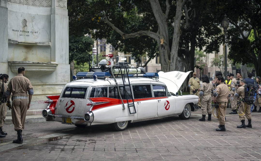Un Cadillac Miller-Meteor Sentinel de 1959, que se utilizó en la película Ghostbusters de 1984, se ve en el Ayuntamiento de Los Ángeles el viernes 7 de junio de 2024.Foto: Hans Gutknecht/The Orange County Register vía AP.
