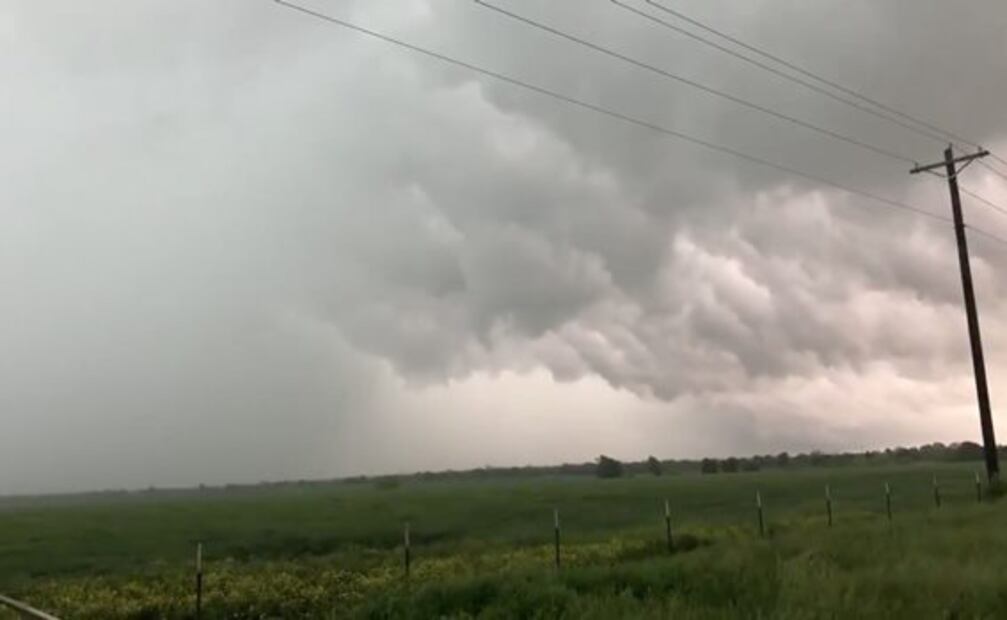 Tornados en el sur de EU dejan al menos tres muertos