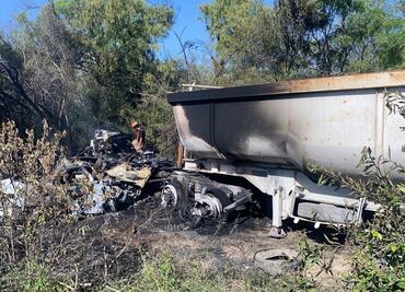 Choque entre tractocamión y auto provoca incendio y deja un muerto en Nuevo León