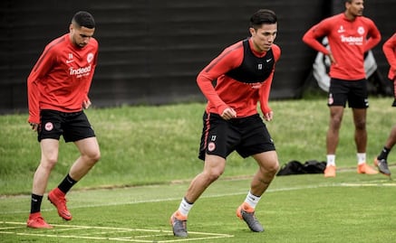 Carlos Salcedo vuelve a los entrenamientos del Eintracht 
