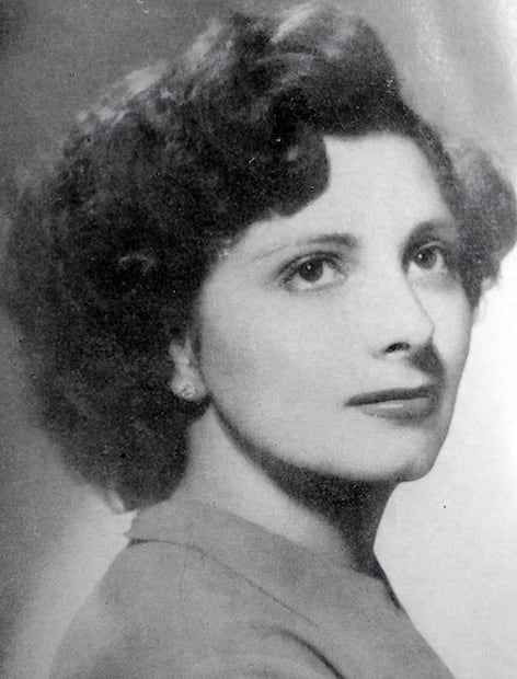 Su Gran Majestad Melania I, reina en 1949. Entre sus funciones, las reinas debían llevar los banderines de los clubes a la cima del Popocatépetl para la Confraternidad Montañista por el Día de la Raza. Foto: ESPECIAL/Cortesía Enrique Chávez Poupard.