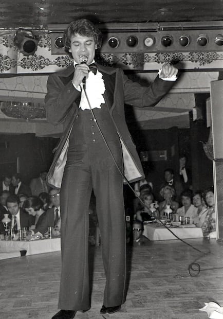 Debut de Juan Gabriel en el cabaret de Casino Royal, el 12 de junio de 1975. 
Foto: Ramón Romero/Archivo EL UNIVERSAL.