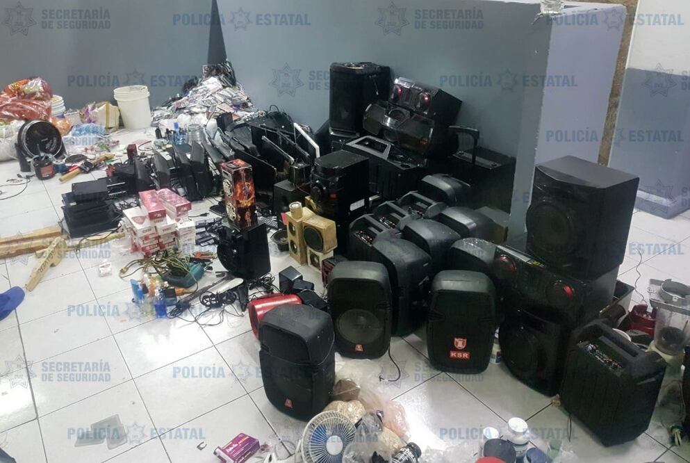 18 pantallas de televisión y 33 bocinas fueron aseguradas durante la revisión a 50 celdas. Foto: Especial