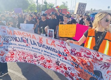 "Justicia, verdad y no repetición", marchan en memoria de hermanitas y su madre asesinadas en Hermosillo