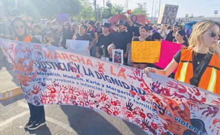 "Justicia, verdad y no repetición", marchan en memoria de hermanitas y su madre asesinadas en Hermosillo