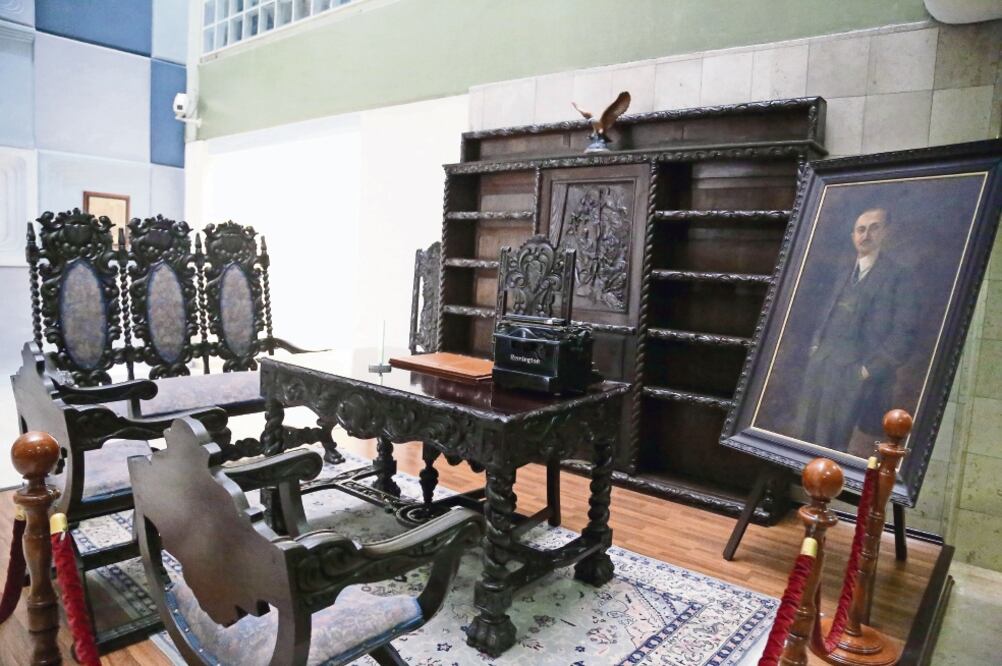 Mobiliario del despacho original de Félix F. Palavicini, que se conserva en las instalaciones de EL UNIVERSAL, en la calle de Bucareli (ALEJANDRA LEYVA. EL UNIVERSAL)