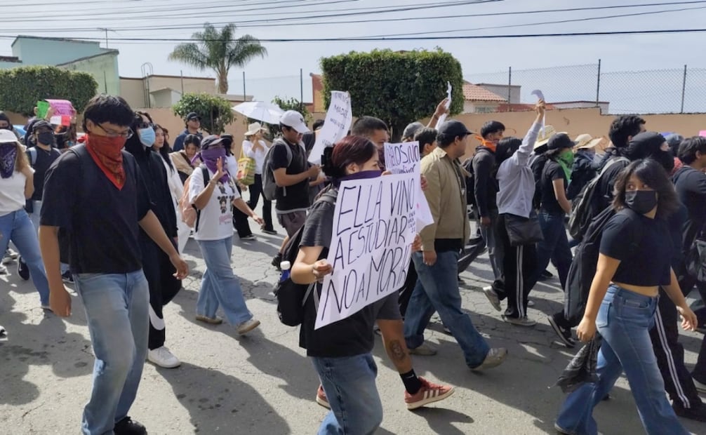 El contingente de alumnos regresó a la protesta como en marzo pasado cuando sus compañeras Kimberly y Karol desparecieron y las encontraron días después sin vida. Foto: Justino Miranda / EL UNIVERSAL