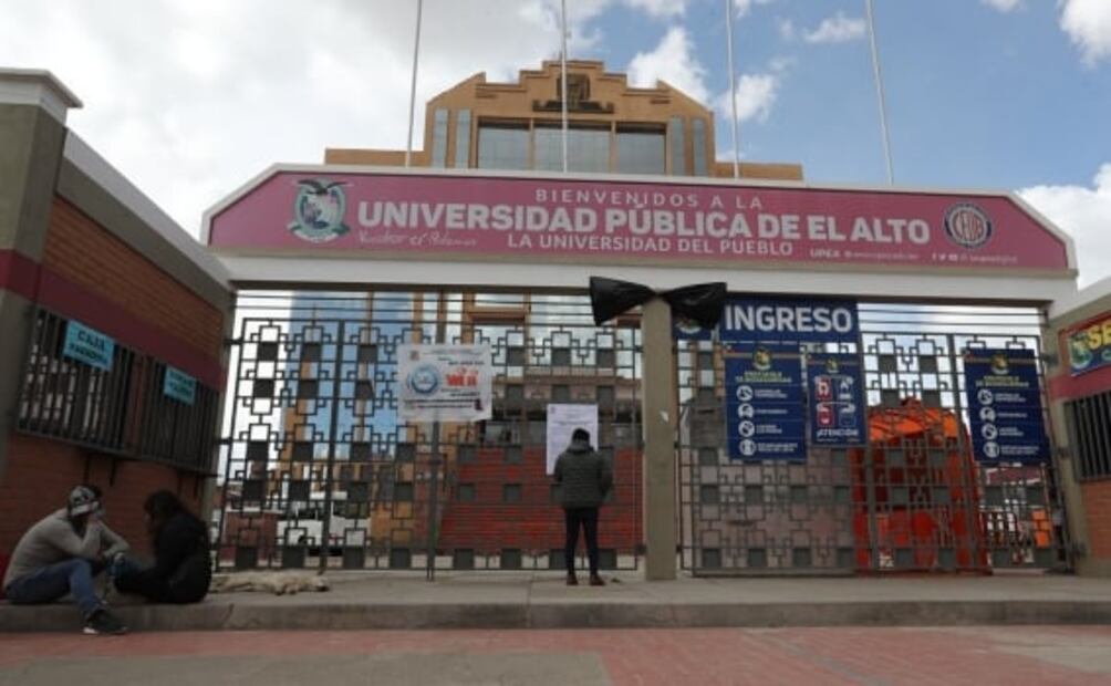 La ciudad de El Alto llora a sus estudiantes muertos en la universidad de Bolivia