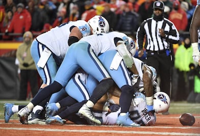 Los Titans vienen de abajo y vencen a los Chiefs