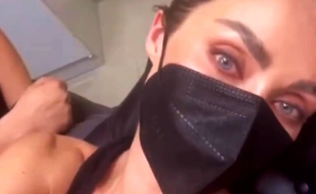 Con voz entrecortada Anahí comparte diagnóstico médico tras sufrir accidente en el oído.