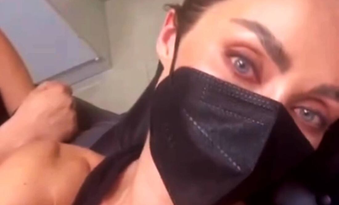 Con voz entrecortada Anahí comparte diagnóstico médico tras sufrir accidente en el oído.