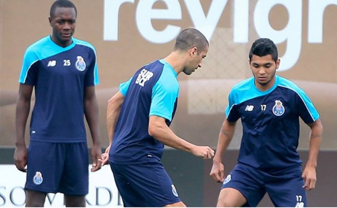 'Tecatito' durante un entrenamiento. Archivo 