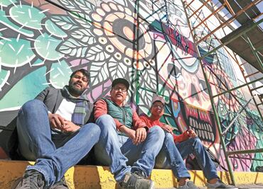 Rescatan con murales bajopuentes de Toluca