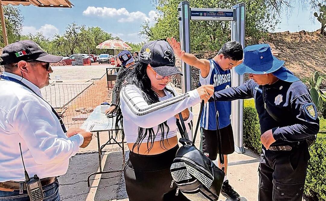 En la Zona Arqueológica de Teotihuacán se instalaron cinco arcos detectores de metal, uno en cada acceso, tras el tiroteo del lunes pasado en la Pirámide de la Luna, donde un hombre armado provocó la muerte de una turista canadiense, dejó varios heridos y luego se suicidó. Foto: Emilio Fernández / EL UNIVERSAL