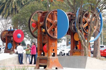 Vicente Rojo interviene máquinas en 'La fábrica'