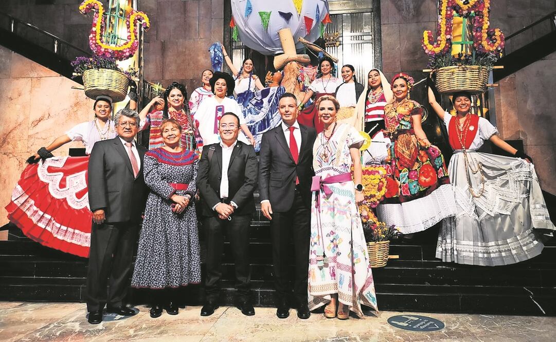 Funcionarios del estado presentaron ayer el programa de la Guelaguetza en el Palacio de Bellas Artes, en la Ciudad de México. Foto: ARLEN PIMENTEL/ EL UNIVERSAL