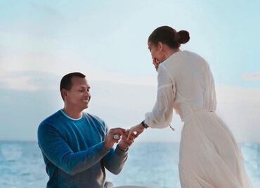 Copia el look de compromiso de Jennifer Lopez para escaparte esta primavera