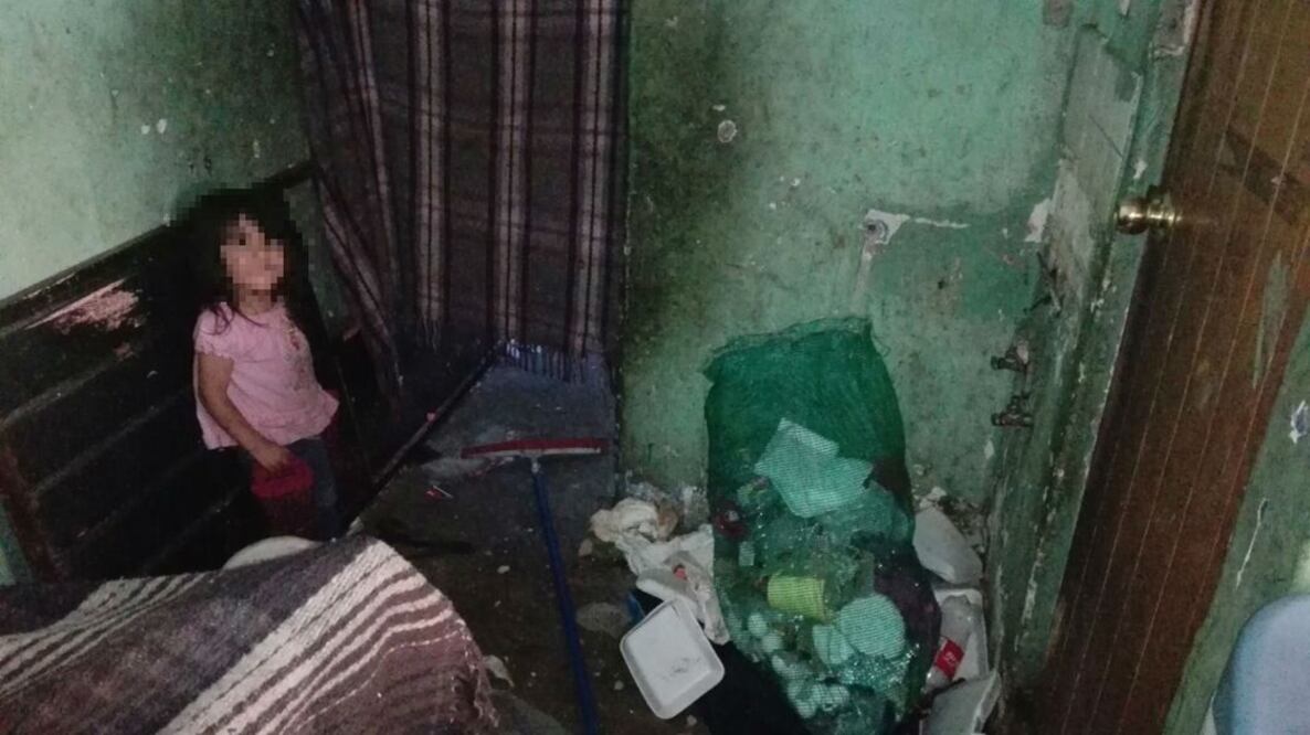 Rescatan a 4 niños en condiciones de hacinamiento