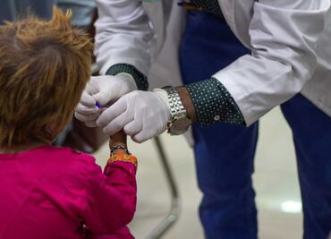 La misteriosa epidemia de VIH que afecta a cerca de 900 niños en Pakistán